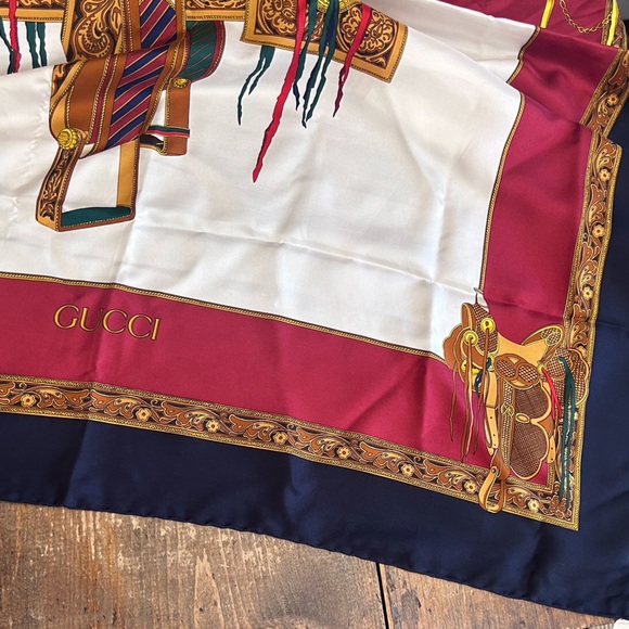 Gucci 1980โs saddle silk scarf in Navy/Red/white *vintage ๐ - Picture 5 of 9
